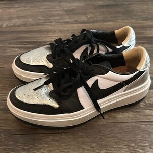 Women’s Nike air , black and silver size 9